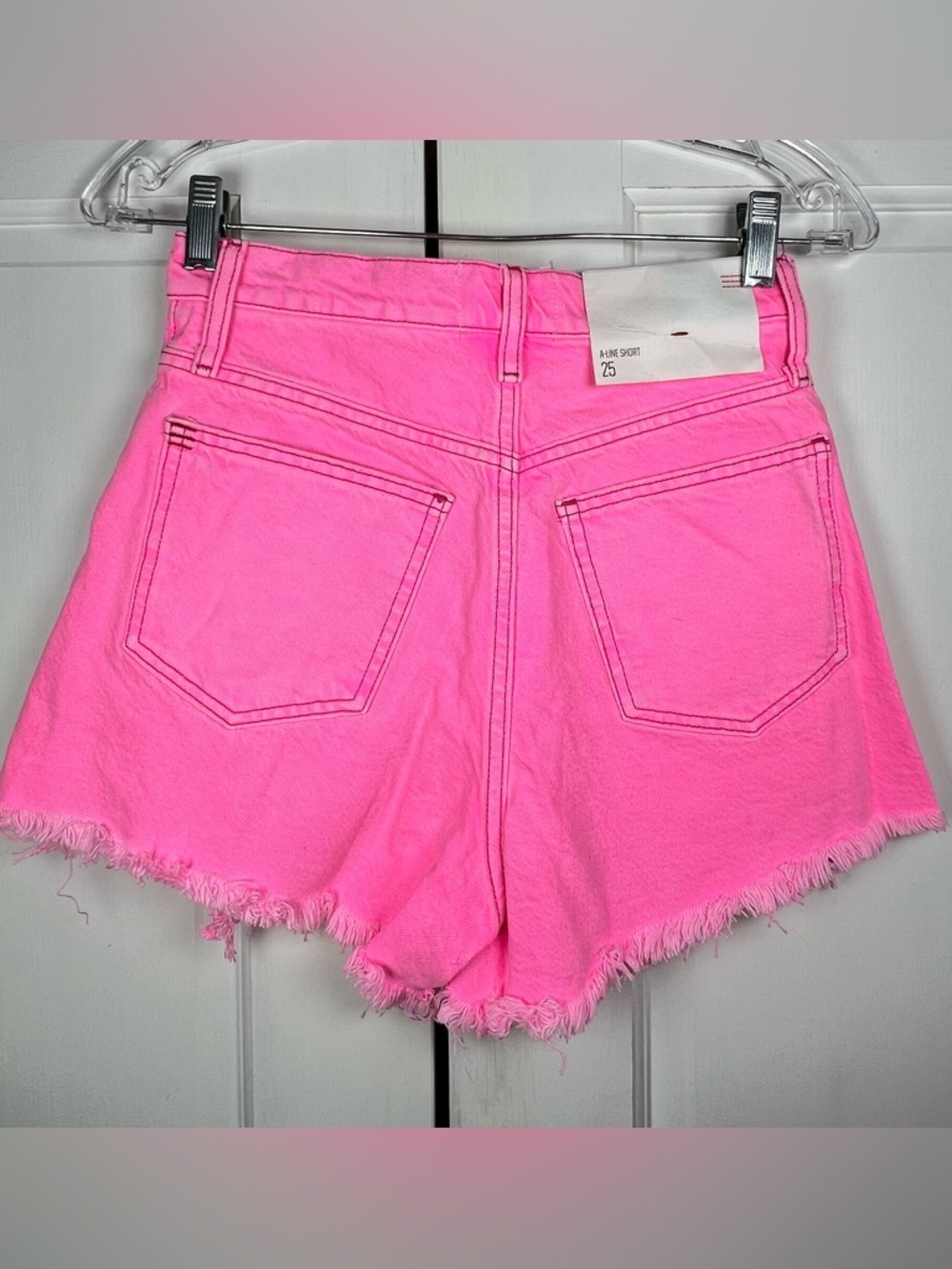 NWT BDG/Urban Outfitters A-Line Hot Pink Frayed Hem Denim Shorts Size 25 - Picture 3 of 5